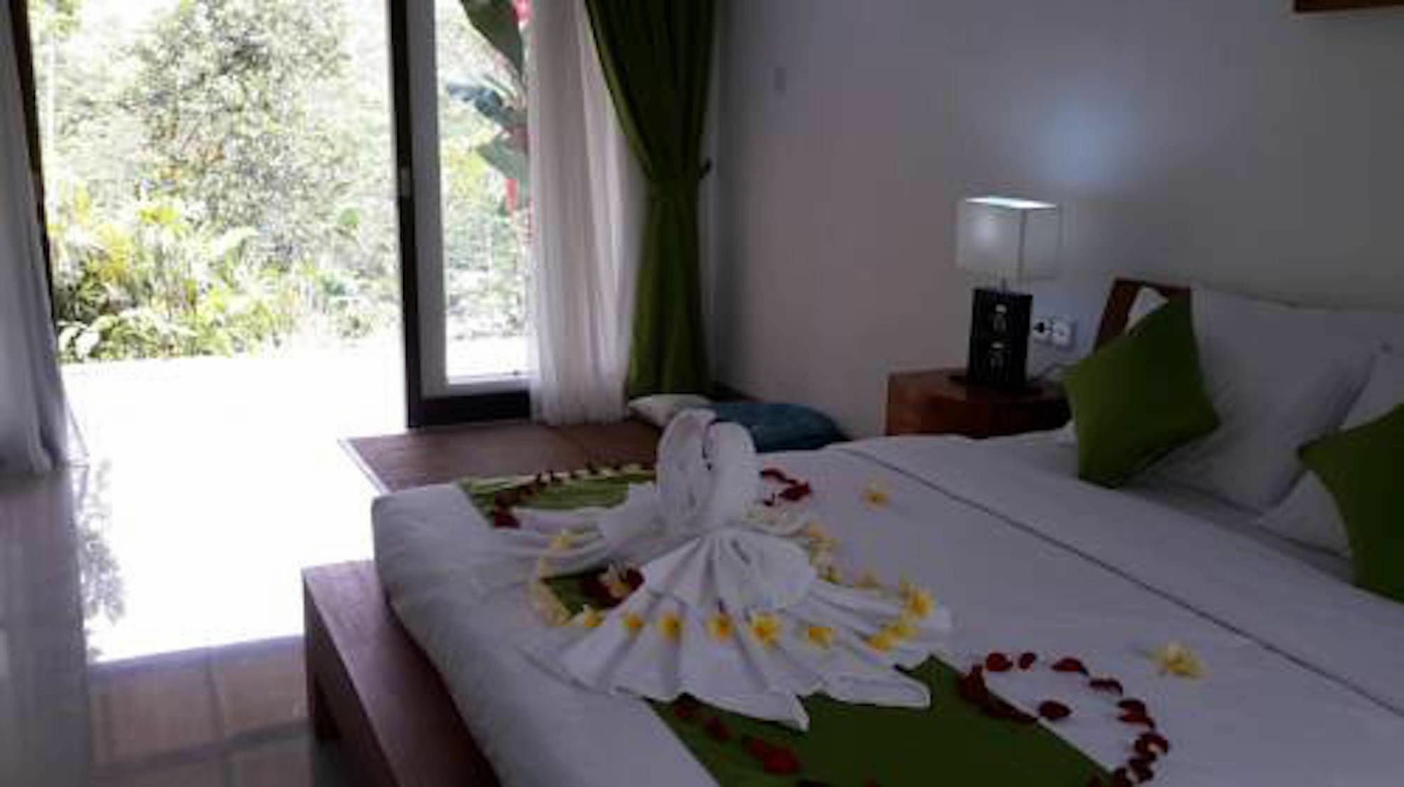 The Aura Shanti Retreat Baturiti Exterior photo