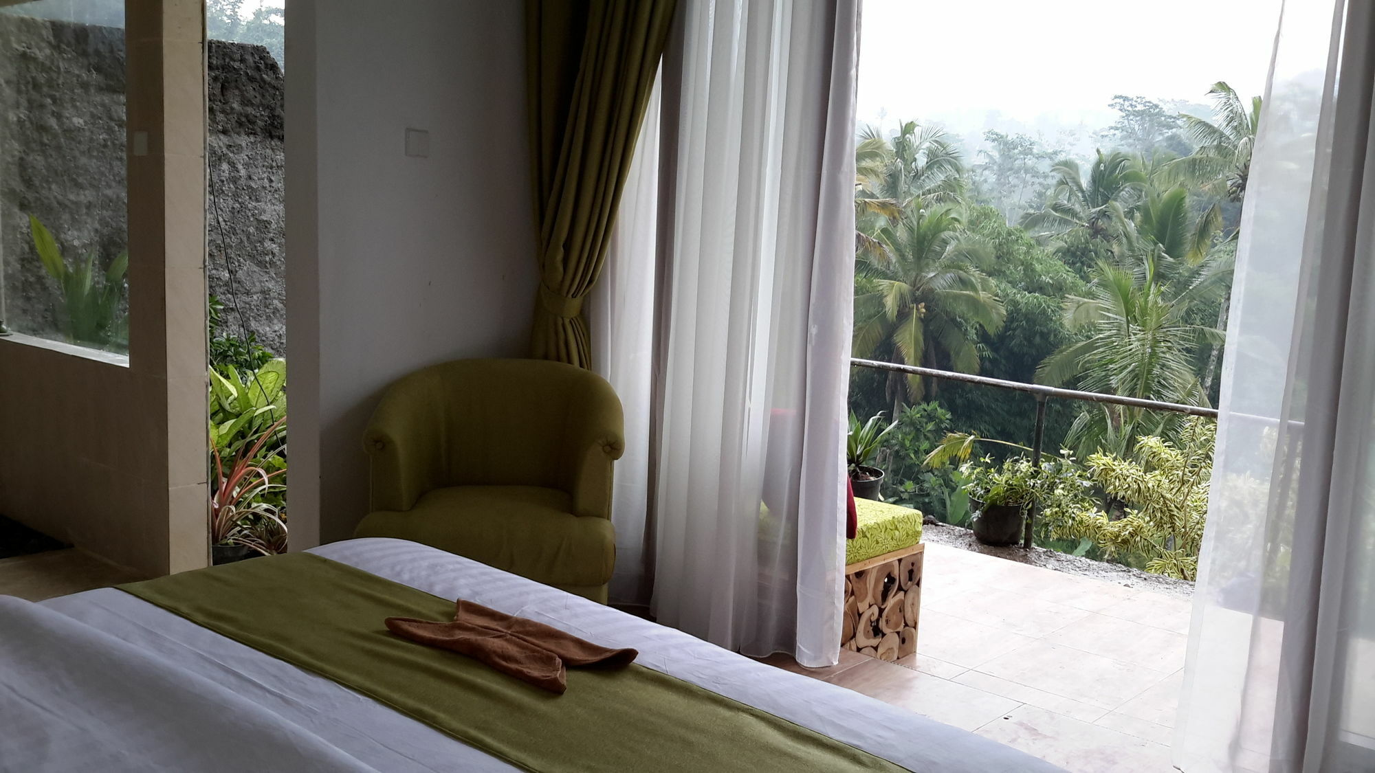 The Aura Shanti Retreat Baturiti Exterior photo