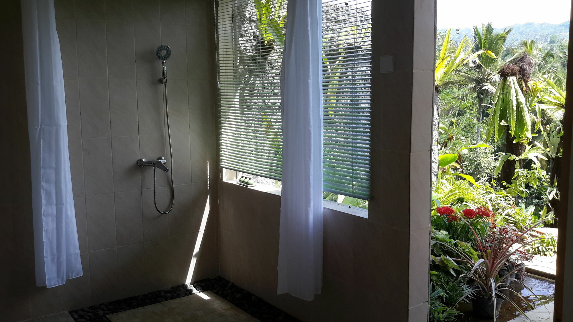 The Aura Shanti Retreat Baturiti Exterior photo